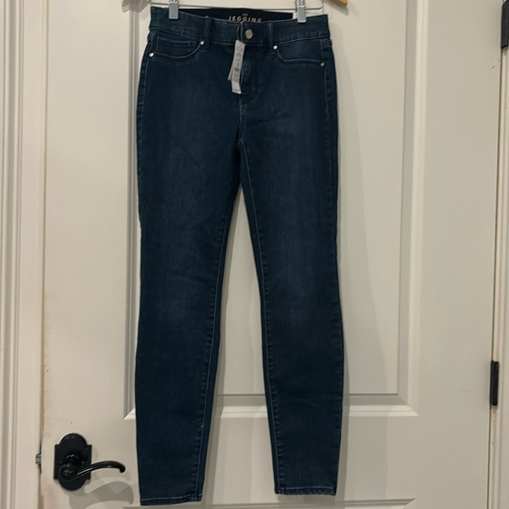 New size 2 White House Black Market Mid rise jeggings
